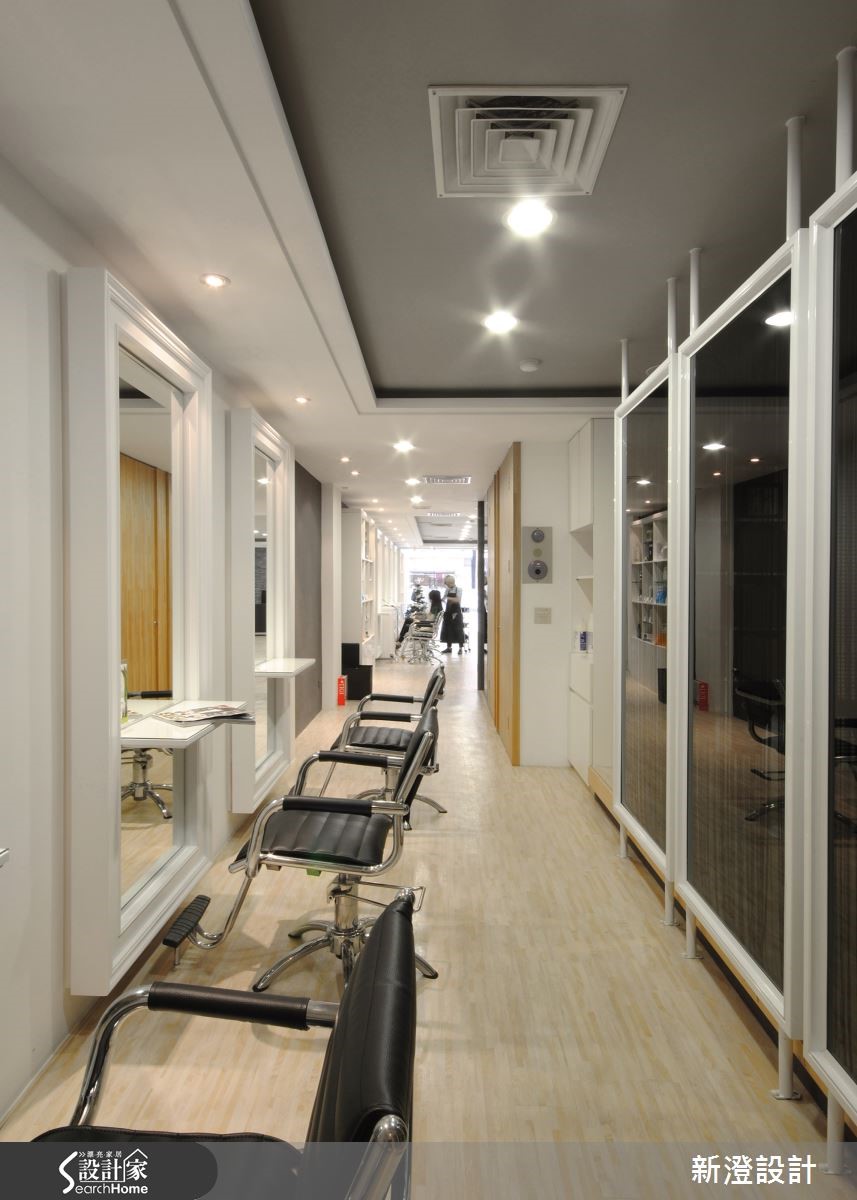 位於台中中區的老屋，在經由設計師重整後，加入內斂、